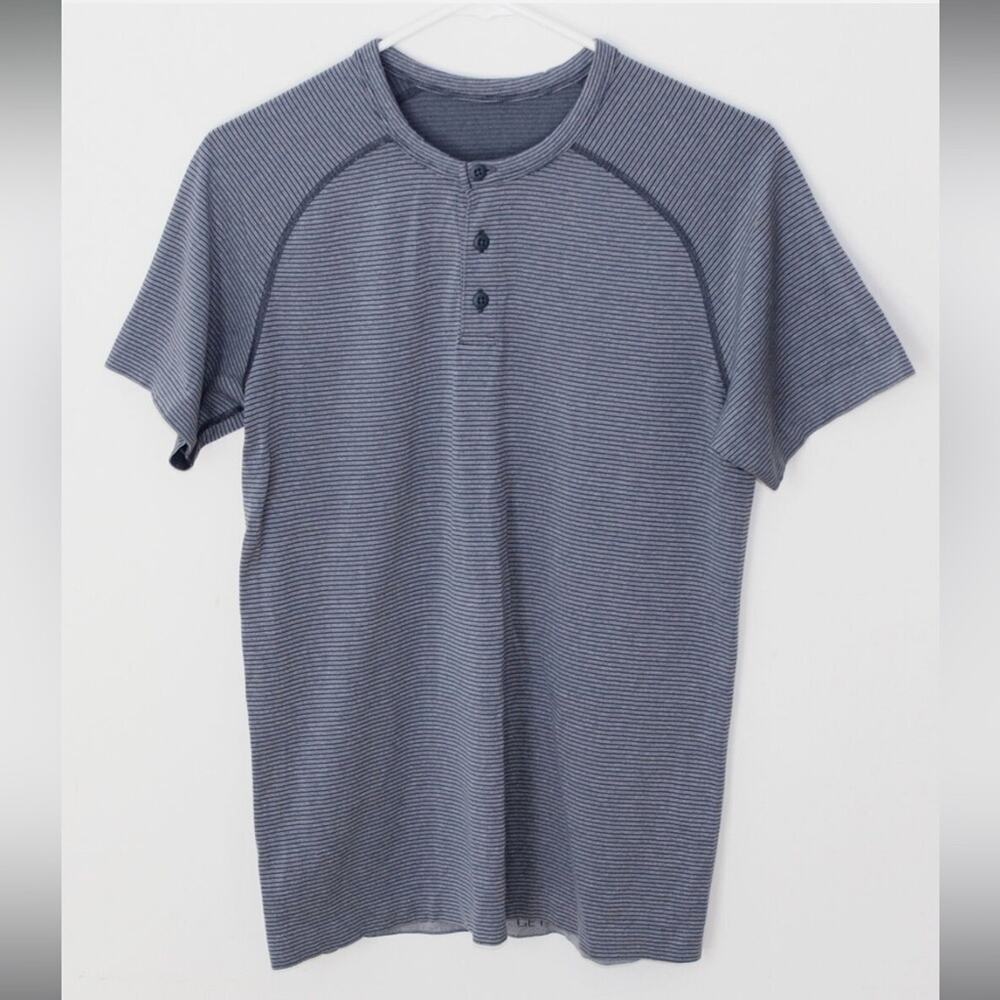 Lululemon Metal Vent Tech Short Sleeve Henley
Mach Blue / White